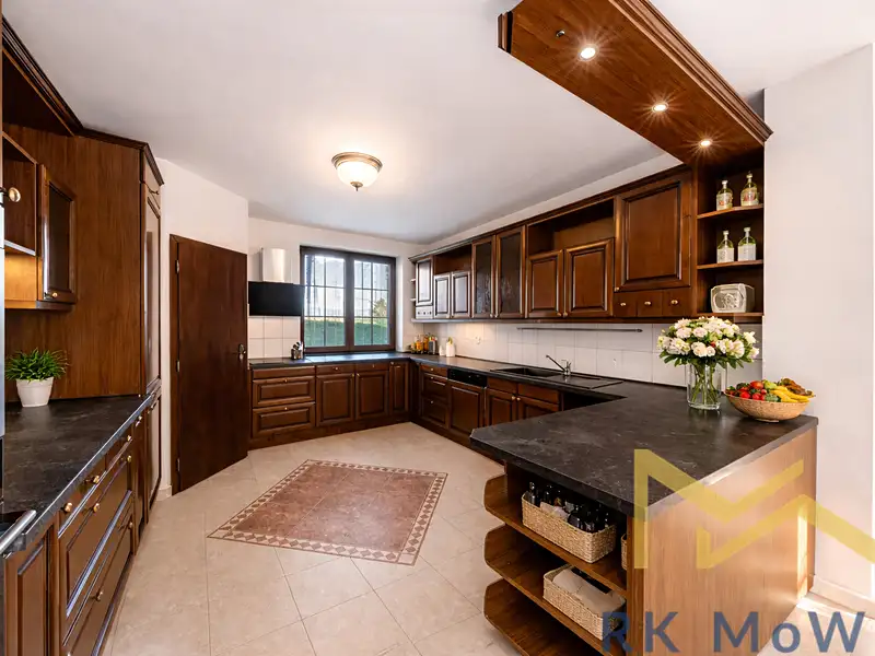 Pronájem rodinného domu 390 m², pozemek 903 m²